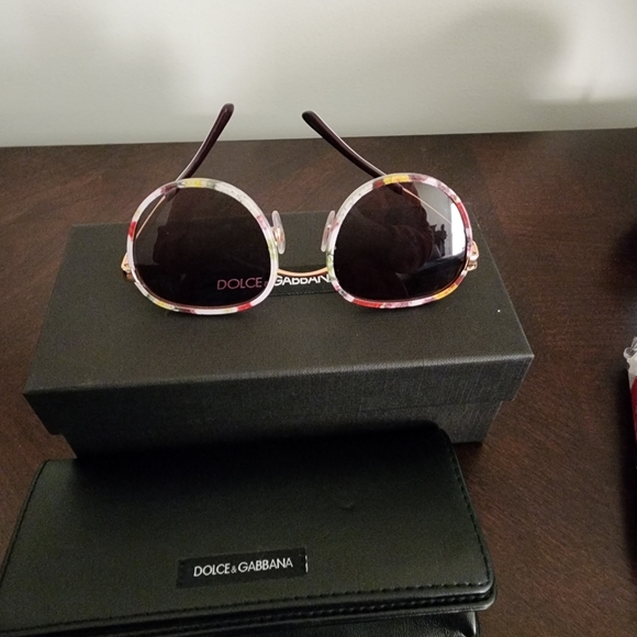 Dolce & Gabbana Round Sunglasses Peony Floral NIB - Picture 9 of 11